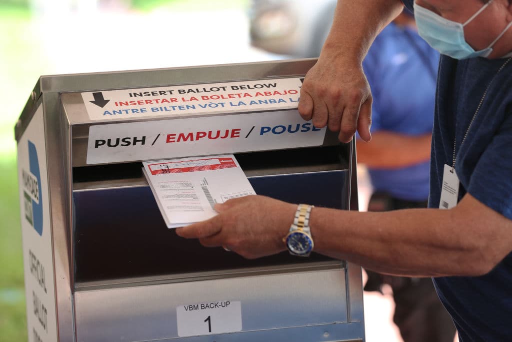 Los republicanos de Florida ahora restringen ese voto por correo que hace poco solían alentar