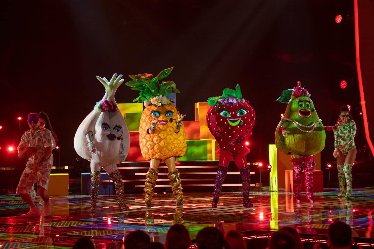 El cuarteto de vegetales que da vida a Huacal subió al escenario al ritmo de ‘Despacito’ y tras eso nos demostraron que también se les da muy bien eso del perreo. Posteriormente enloquecieron cuando Carlos Rivera se quitó su saco y se los aventó.