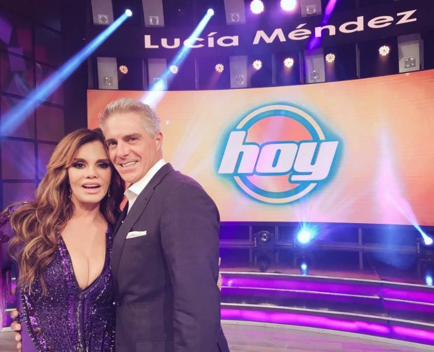 Lucía Méndez interpretó la canción "Enamorada".