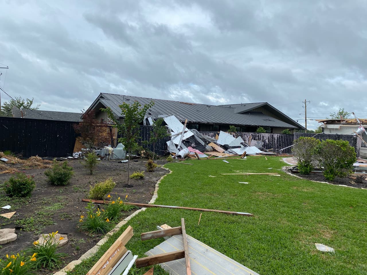 Jenkins dijo que las fuertes tormentas azotaron el vecindario de Northhaven Gardens y Goar Park.
<br>