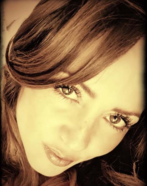 Seguro que Andrea siempre cepilla sus pestañas para que sigan creciendo. Tú también hazlo por lo menos dos veces al día.