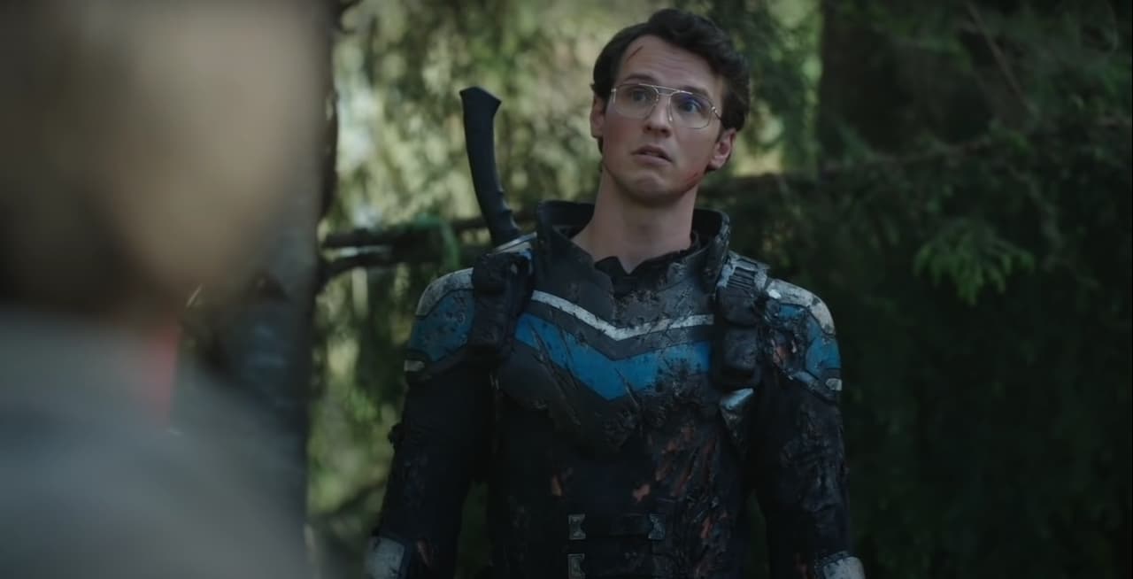 Freddie Stroma como Vigilante