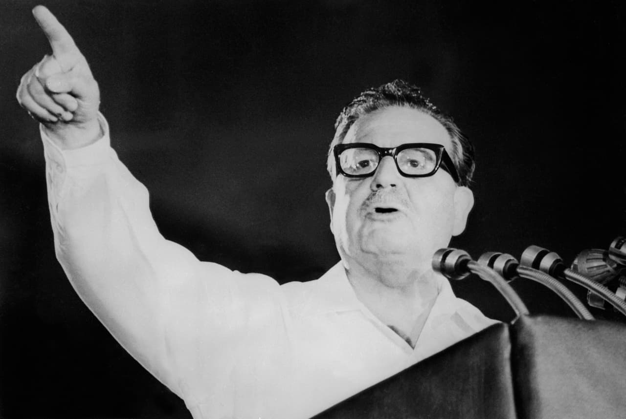 <h2 class="cms-H2-H2">8. 50 años del golpe de Estado contra Salvador Allende. </h2>
<br>
<br>El 11 de septiembre de 2023 se cumple medio siglo del golpe de Estado contra el presidente chileno Salvador Allende. El gobierno de Chile, ahora presidido por el izquierdista Gabriel Boric, de 36 años, presentará un nuevo proyecto de Constitución que, está previsto, se vote hacia el último trimestre del año, después de que el anterior
<a href="https://www.univision.com/noticias/america-latina/referendum-chile-apruebo-rechazo-nueva-constitucion-progresista">fuera rechazado en las urnas en 2022</a>.