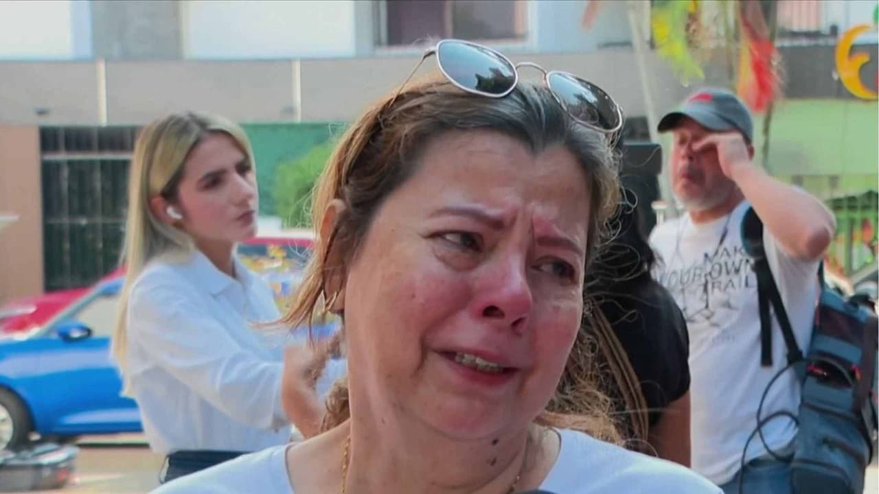 Entre lágrimas, colombianos conmemoran el primer mes del terremoto que dejó cientos de muertos