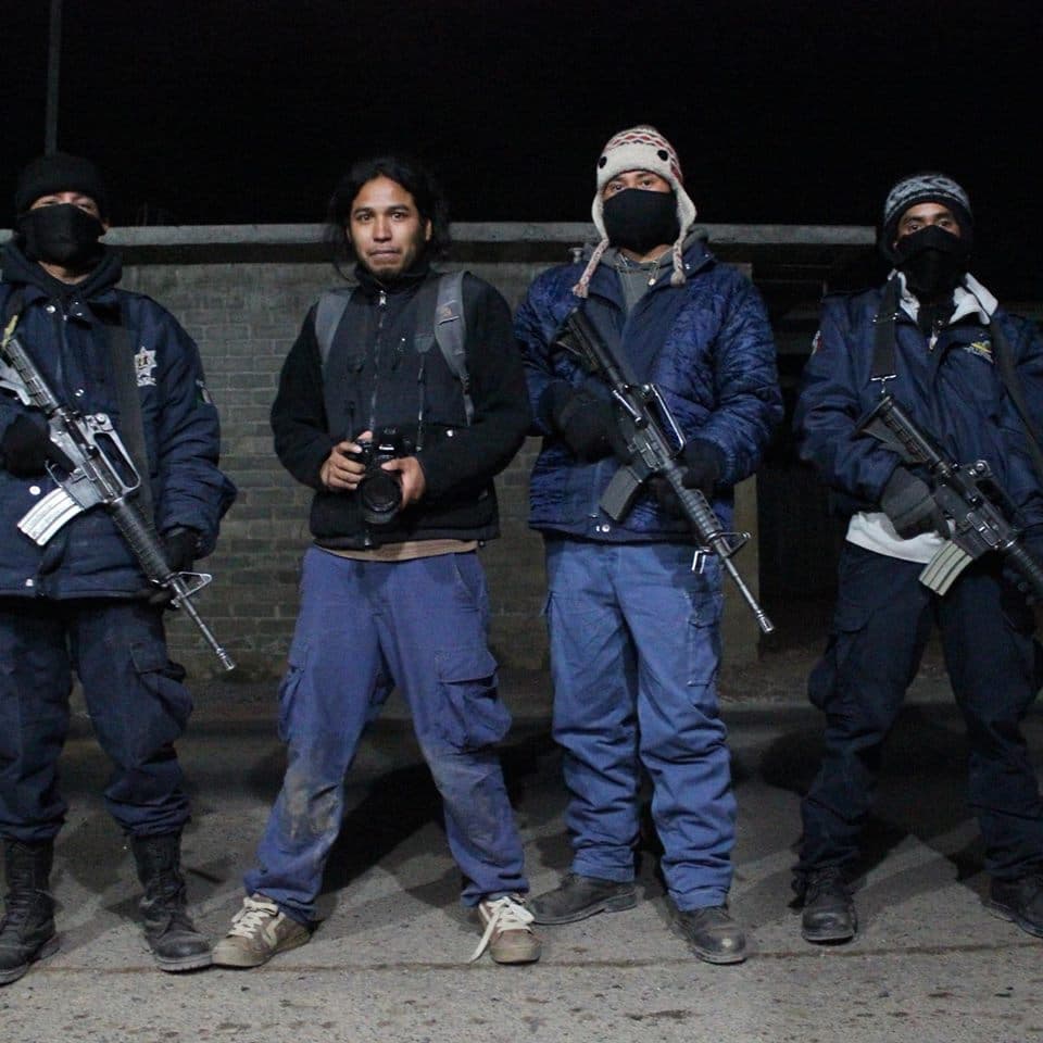 El periodista indígena Juan José Estrada Serafín ha documentado la violencia ocurrida en el estado de Michoacán.
