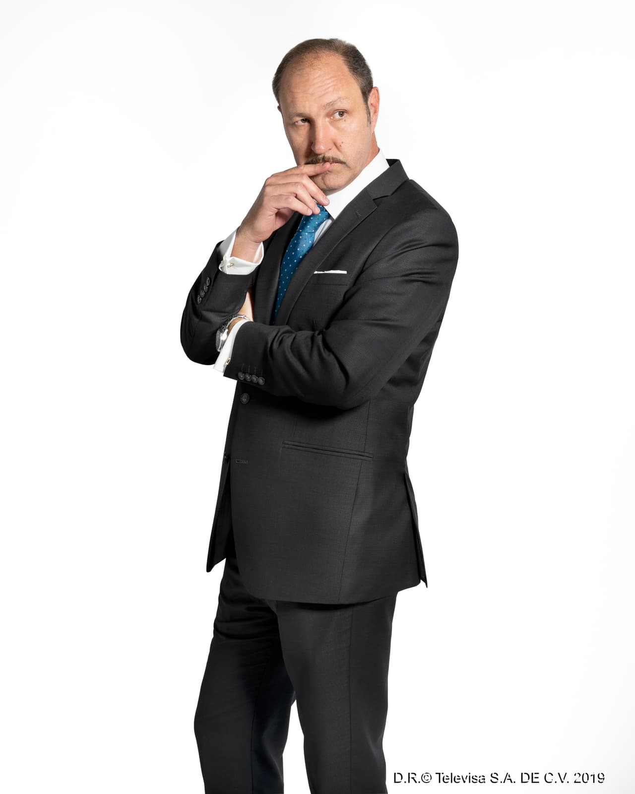 <b>Rodrigo Murray</b> es otra de las estrellas que formarán parte de este melodrama. Aquí interpretará a René Castillo, un médico al que, a diferencia de sus colegas, no le gusta el contacto con los pacientes. René se ha dedicado al trabajo de oficina y se ha vuelto un experto en el manejo del hospital, donde ha hecho negocios fraudulentos. Aparentará ser un hombre de familia ejemplar, pero en realidad será amante de Mireya Narro, la jefa de enfermeras del hospital.