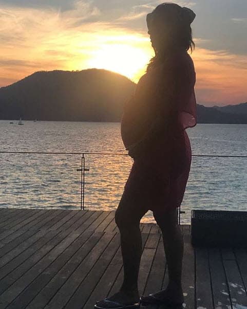 La llegada de su bebé está programada para el mes de junio y será un niño.