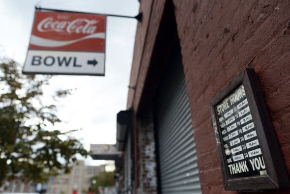 Un doctor de 33 años que trabajó con Médicos sin Fronteras (MSF) en el país africano Guinea Conakry , fue aislado desde el jueves en el hospital neoyorquino de Bellevue por contraer el virus de ébola.