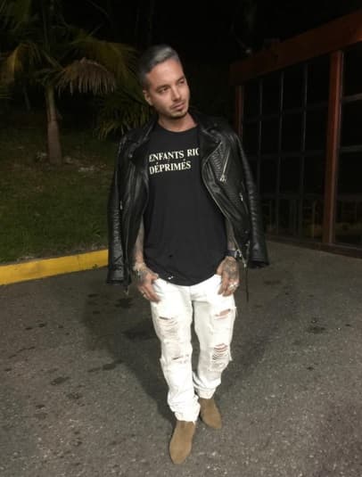 ¡Guapísimo! A J Balvin todo le va de maravilla.