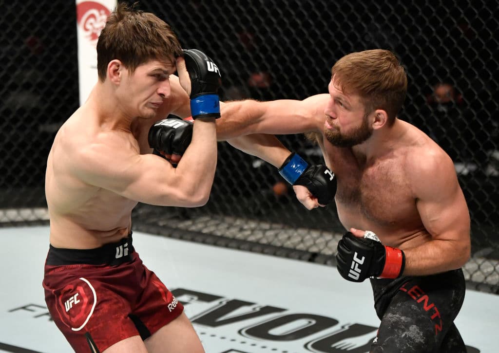 En combate de peso pactado a 150 libras, Lentz salió derrotado ante Evloev por decisión dividida.