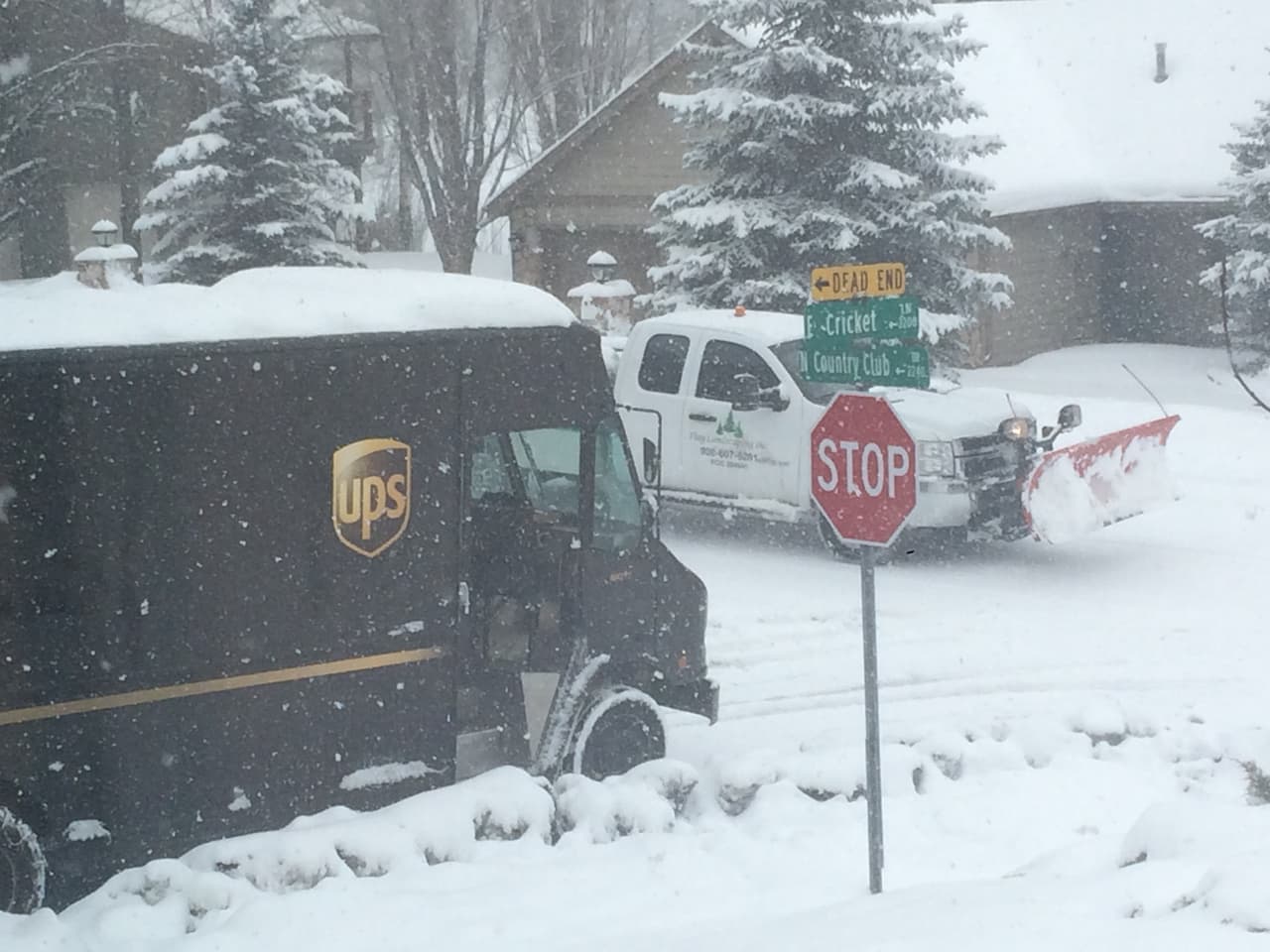 Es precisamente por estas condiciones del tiempo que autoridades están pidiendo a la comunidad que evite las carreteras. 
<br>
