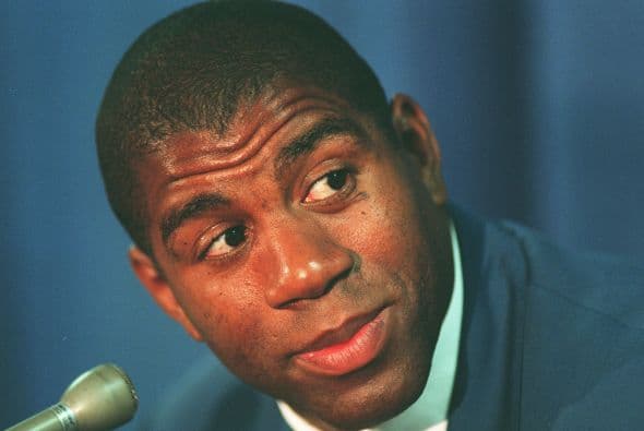 En 1991 antes de los Juegos Olimpicos en Barcelona, Johnson le anuncio al mundo que habia contraido VIH.