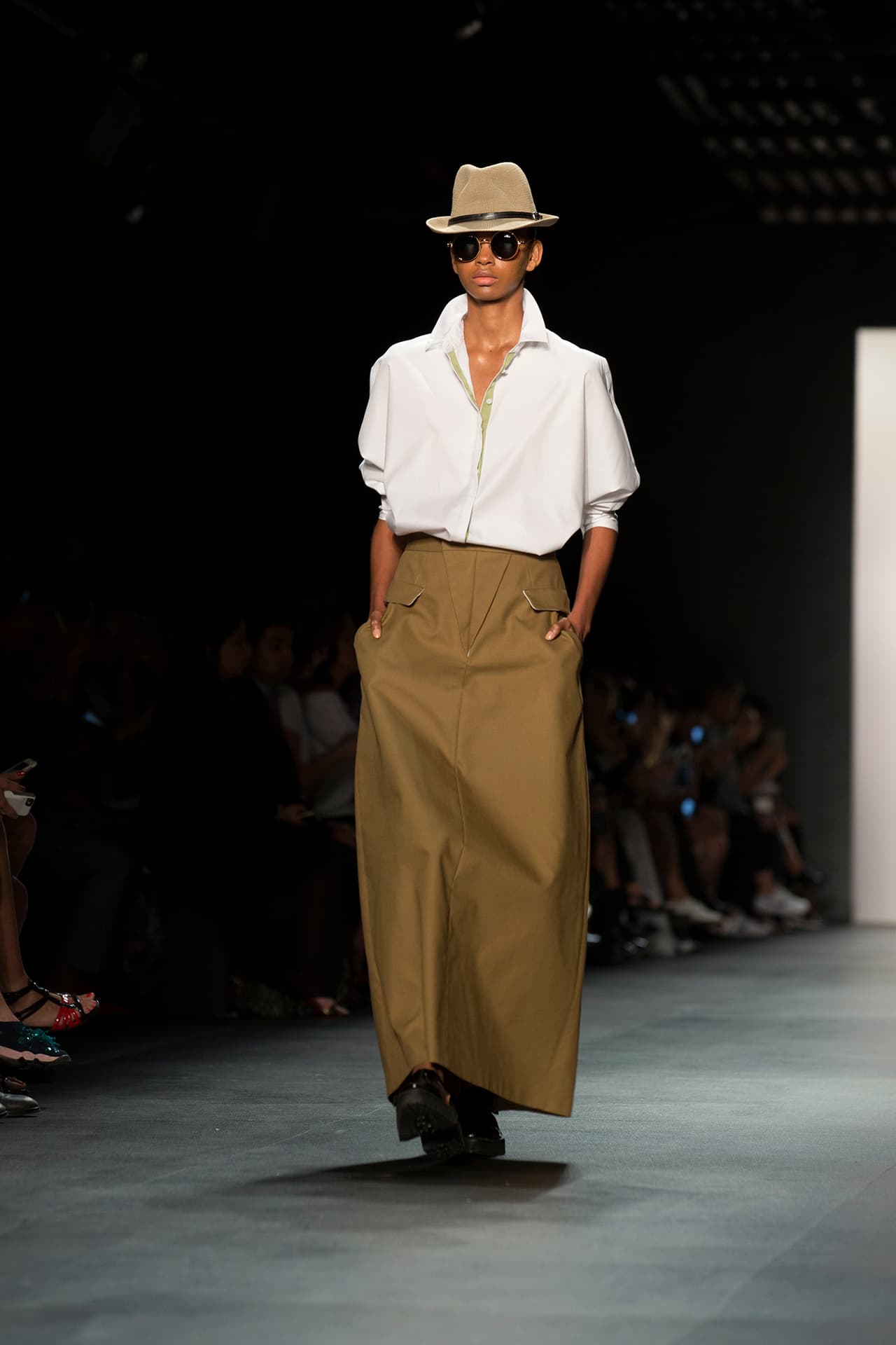 La colección de Taoray Wang se presentó en la semana de la moda de Nueva York con gran éxito. La firma fusiona la cultura asiática con la moda de Europa y América, es elegante con un atractivo global. Diseñador Taoray Wang. NYFW, Spring/Summer 2016 - 14/09/2015.