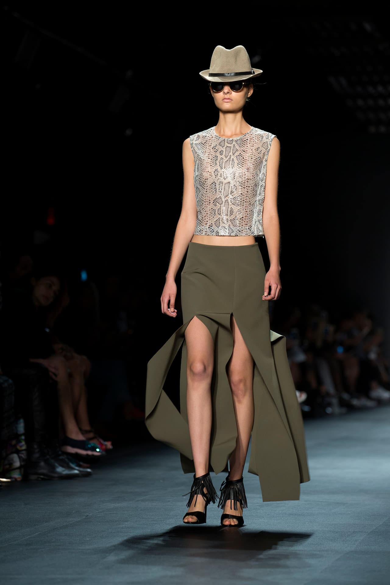 La colección de Taoray Wang se presentó en la semana de la moda de Nueva York con gran éxito. La firma fusiona la cultura asiática con la moda de Europa y América, es elegante con un atractivo global. Diseñador Taoray Wang. NYFW, Spring/Summer 2016 - 14/09/2015.