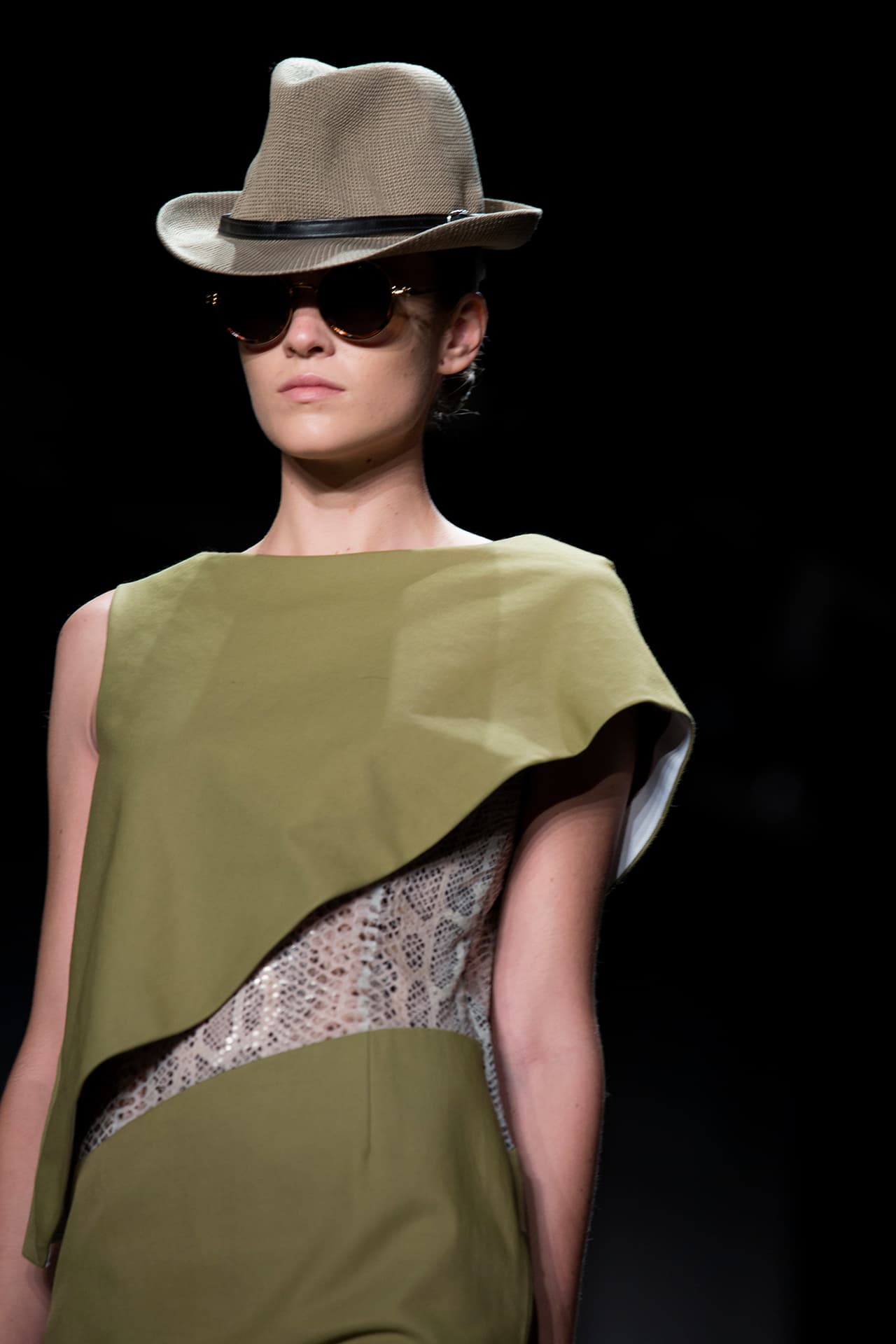 La colección de Taoray Wang se presentó en la semana de la moda de Nueva York con gran éxito. La firma fusiona la cultura asiática con la moda de Europa y América, es elegante con un atractivo global. Diseñador Taoray Wang. NYFW, Spring/Summer 2016 - 14/09/2015.