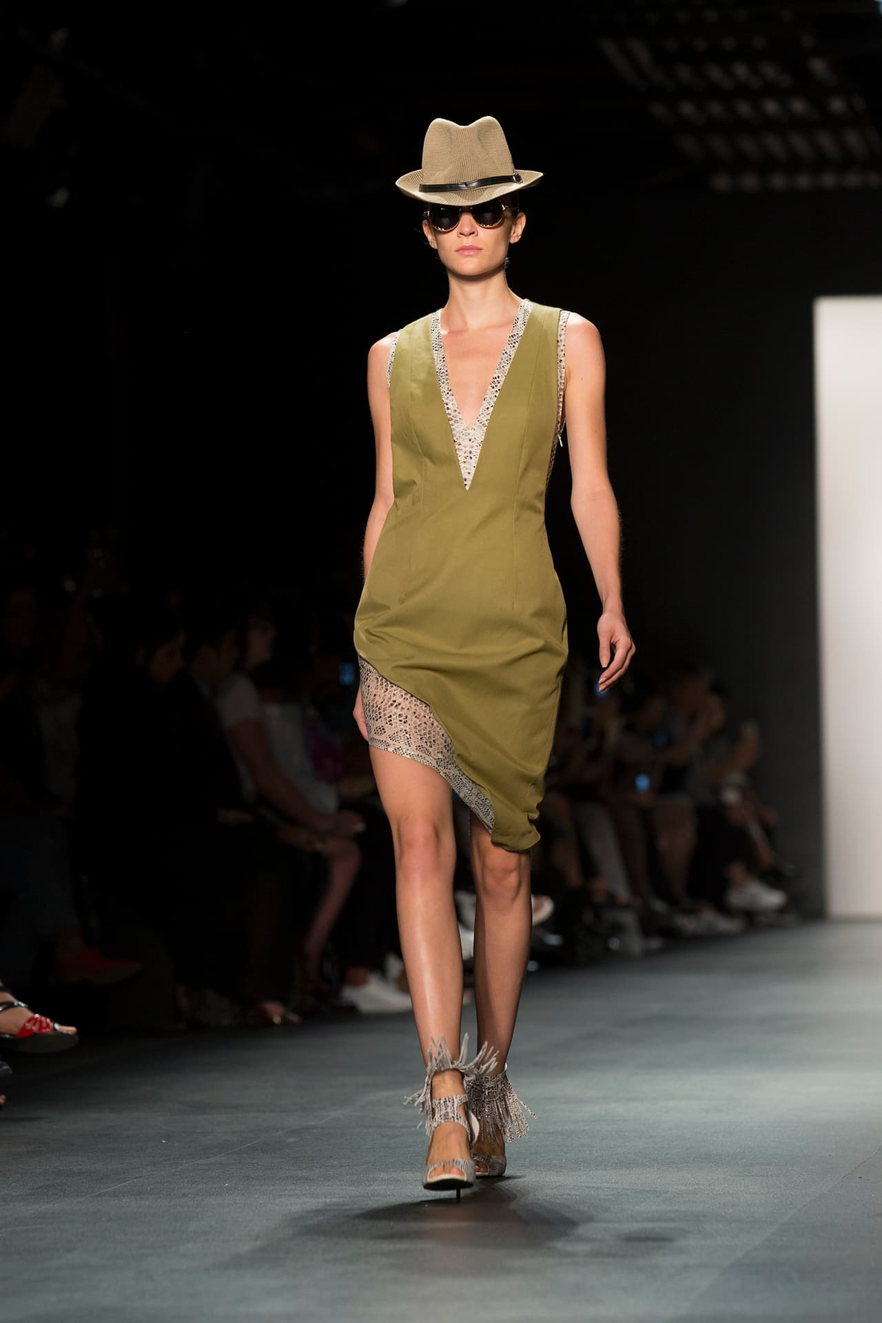 La colección de Taoray Wang se presentó en la semana de la moda de Nueva York con gran éxito. La firma fusiona la cultura asiática con la moda de Europa y América, es elegante con un atractivo global. Diseñador Taoray Wang. NYFW, Spring/Summer 2016 - 14/09/2015.