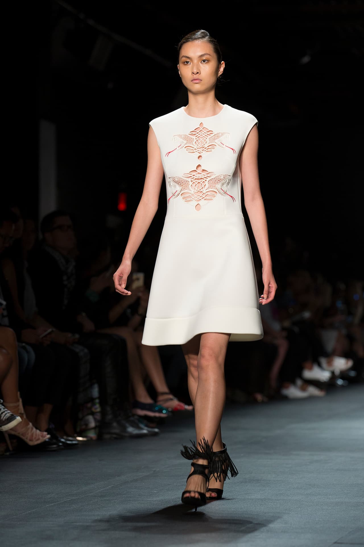 La colección de Taoray Wang se presentó en la semana de la moda de Nueva York con gran éxito. La firma fusiona la cultura asiática con la moda de Europa y América, es elegante con un atractivo global. Diseñador Taoray Wang. NYFW, Spring/Summer 2016 - 14/09/2015.