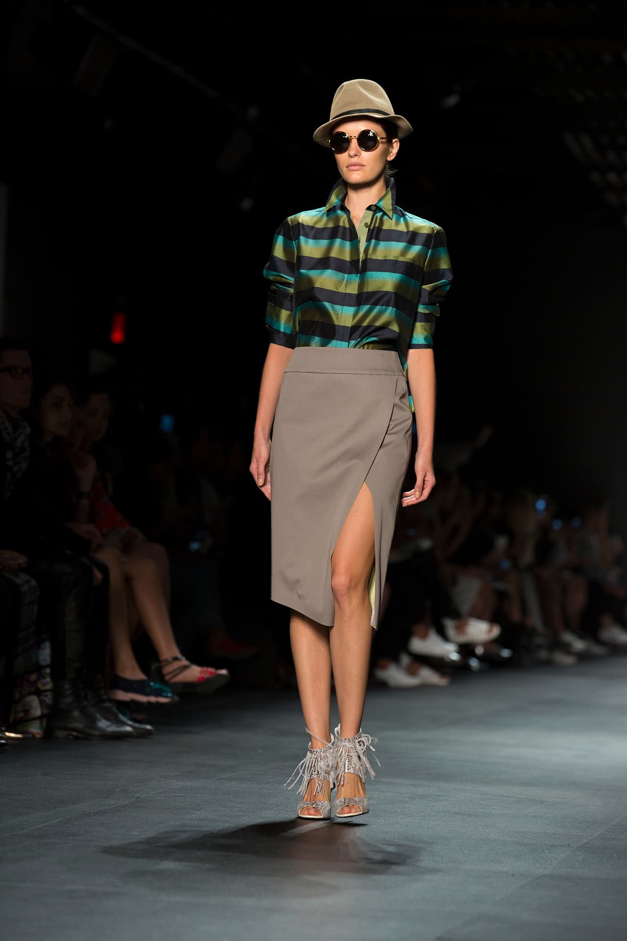 La colección de Taoray Wang se presentó en la semana de la moda de Nueva York con gran éxito. La firma fusiona la cultura asiática con la moda de Europa y América, es elegante con un atractivo global. Diseñador Taoray Wang. NYFW, Spring/Summer 2016 - 14/09/2015.