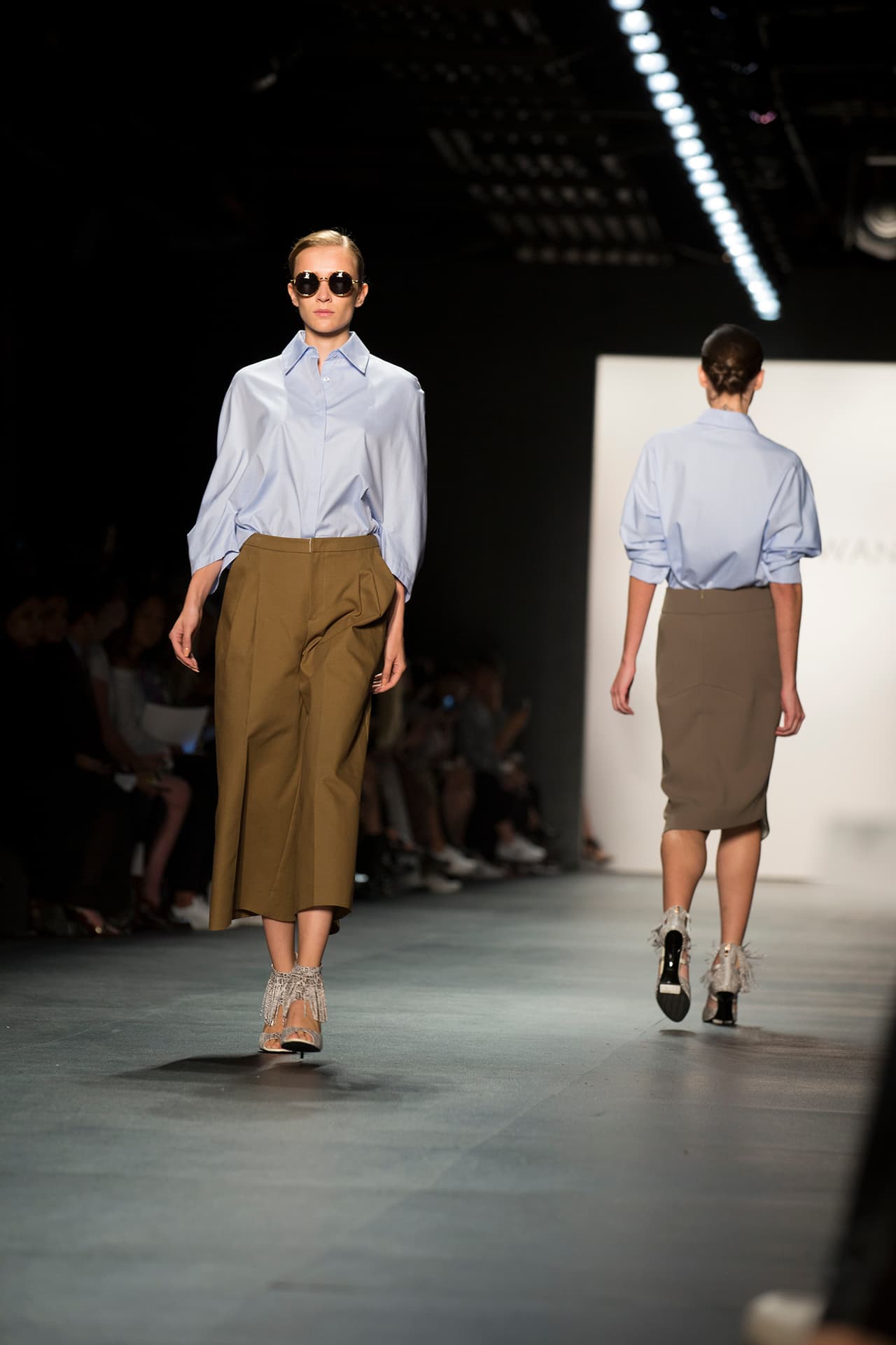 La colección de Taoray Wang se presentó en la semana de la moda de Nueva York con gran éxito. La firma fusiona la cultura asiática con la moda de Europa y América, es elegante con un atractivo global. Diseñador Taoray Wang. NYFW, Spring/Summer 2016 - 14/09/2015.