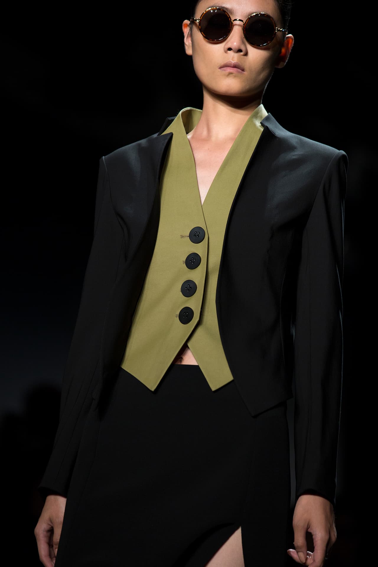 La colección de Taoray Wang se presentó en la semana de la moda de Nueva York con gran éxito. La firma fusiona la cultura asiática con la moda de Europa y América, es elegante con un atractivo global. Diseñador Taoray Wang. NYFW, Spring/Summer 2016 - 14/09/2015.