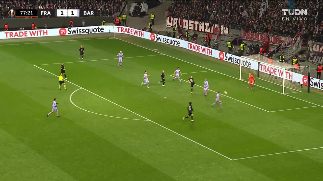 ¡Tarjeta Roja! Tuta recibe la segunda amarilla y se va del juego.