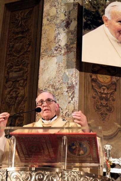 Arzobispo de Buenos Aires y primado de Argentina, Bergoglio ha sido en la Santa Sede miembro de la Congregación para el Culto Divino y la disciplina de los Sacramentos.