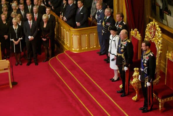 El Registro Mercantil, el Tribunal de Cuentas y el Parlamento de Noruega se encargan de supervisar las cuentas de la Casa Real.