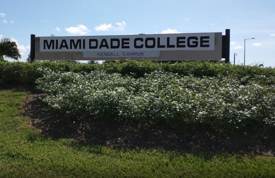 Desalojan el Miami Dade College de Kendall por amenaza de bomba