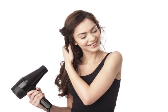 <b>Dormir con el pelo seco. </b>Cuando está mojado, es más susceptible a partirse, enredarse y tener ‘frizz’.