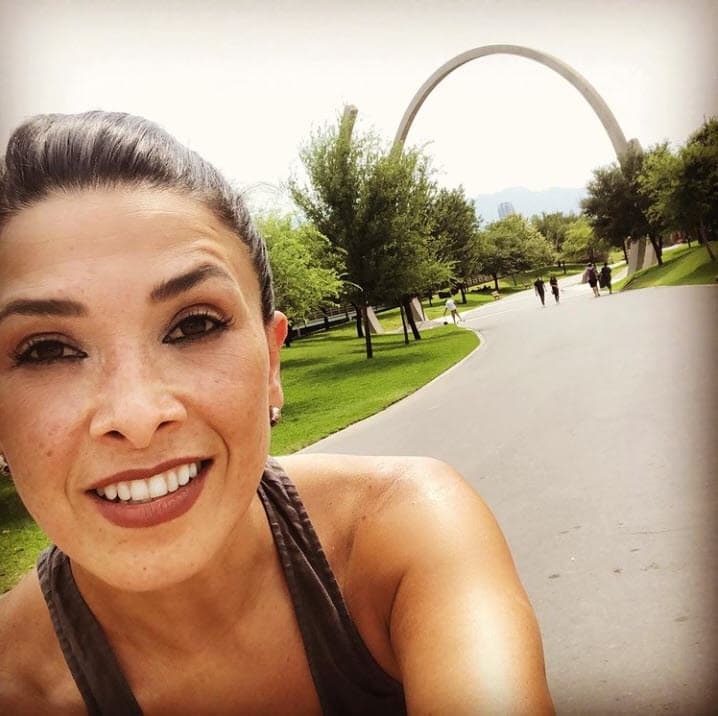 Y precisó: "Hoy día te puedo decir que yo no puedo meter las manos al fuego porque después de cómo me fue a mí, qué tal si... Yo no puedo decir cómo fue", dijo en relación con la manera en que inició y terminó su noviazgo con el mexicano.