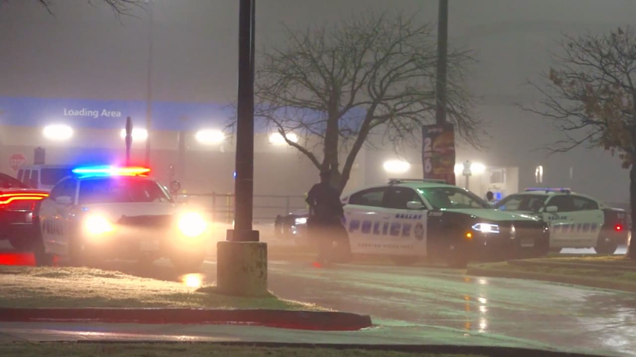 Durante la madrugada del domingo,
<b>un robo en un negocio en Dallas resultó en un tiroteo entre los sospechosos y los oficiales del Departamento de Policía de Dallas </b>(DPD), dejando a uno de los presuntos ladrones herido de bala.