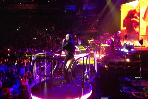 Con el US Airways completamente repleto, Pitbull y Enrique Iglesias hicieron retumbar el centro de Phoenix con un tremendo fiestón que duró más de 3 horas. En el concierto, estaban presentes celebridades como Jessica Cediel del Gordo y La Flaca y William Valdes de Despierta America, entre otros. Durante el show, los fans enloquecieron y corearon los éxitos de ambos artistas. Enrique Iglesias, hasta saltó del escenario para interactuar con su público y tomarse selfies con ellos.