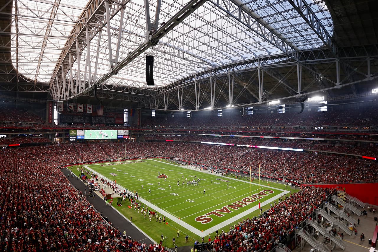 Fue inaugurado en septiembre de 2006 y en octubre ya recibía su primer partido internacional, un Chivas-América que terminó empatado a 1-1 y al cual asistieron sobre 40,000 personas.