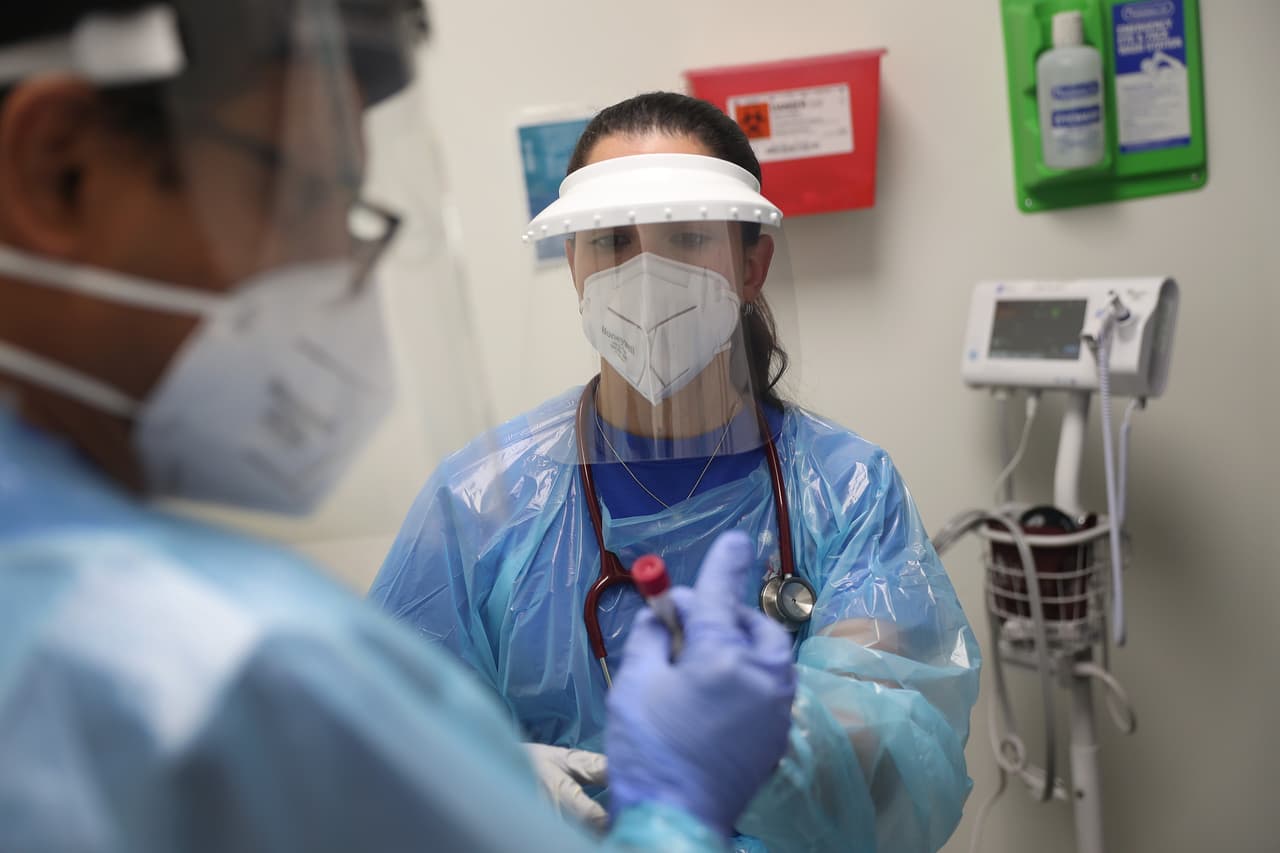 Florida tiene en total 526,577 casos de coronavirus y 8,019 personas han muerto en el estado a causa del covid-19. 
<br>