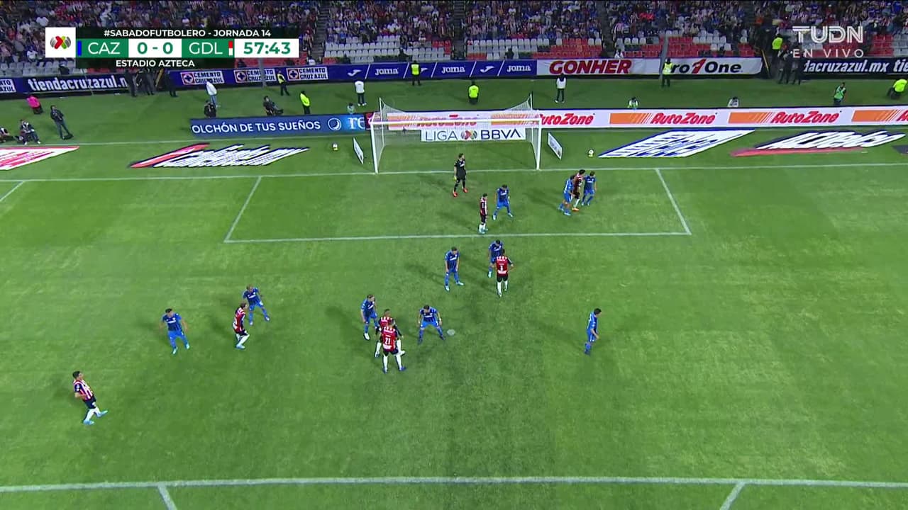 ¡GOOOL! Cristian Calderón anota para Guadalajara.