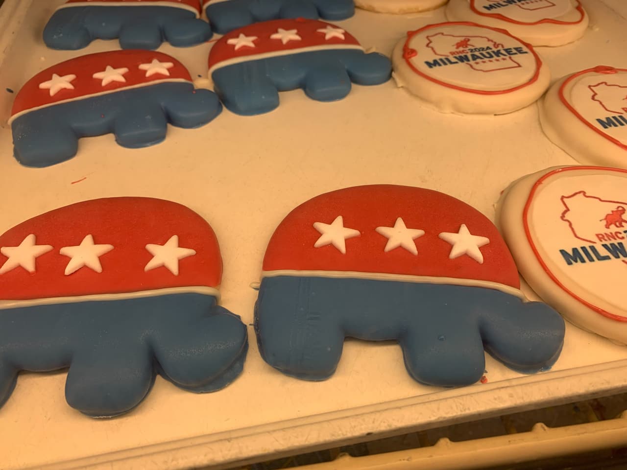 Estas galletas son los 'souvenirs' de la Convención Nacional Republicana 2024 en Milwaukee, pero han causado mucha polémica.