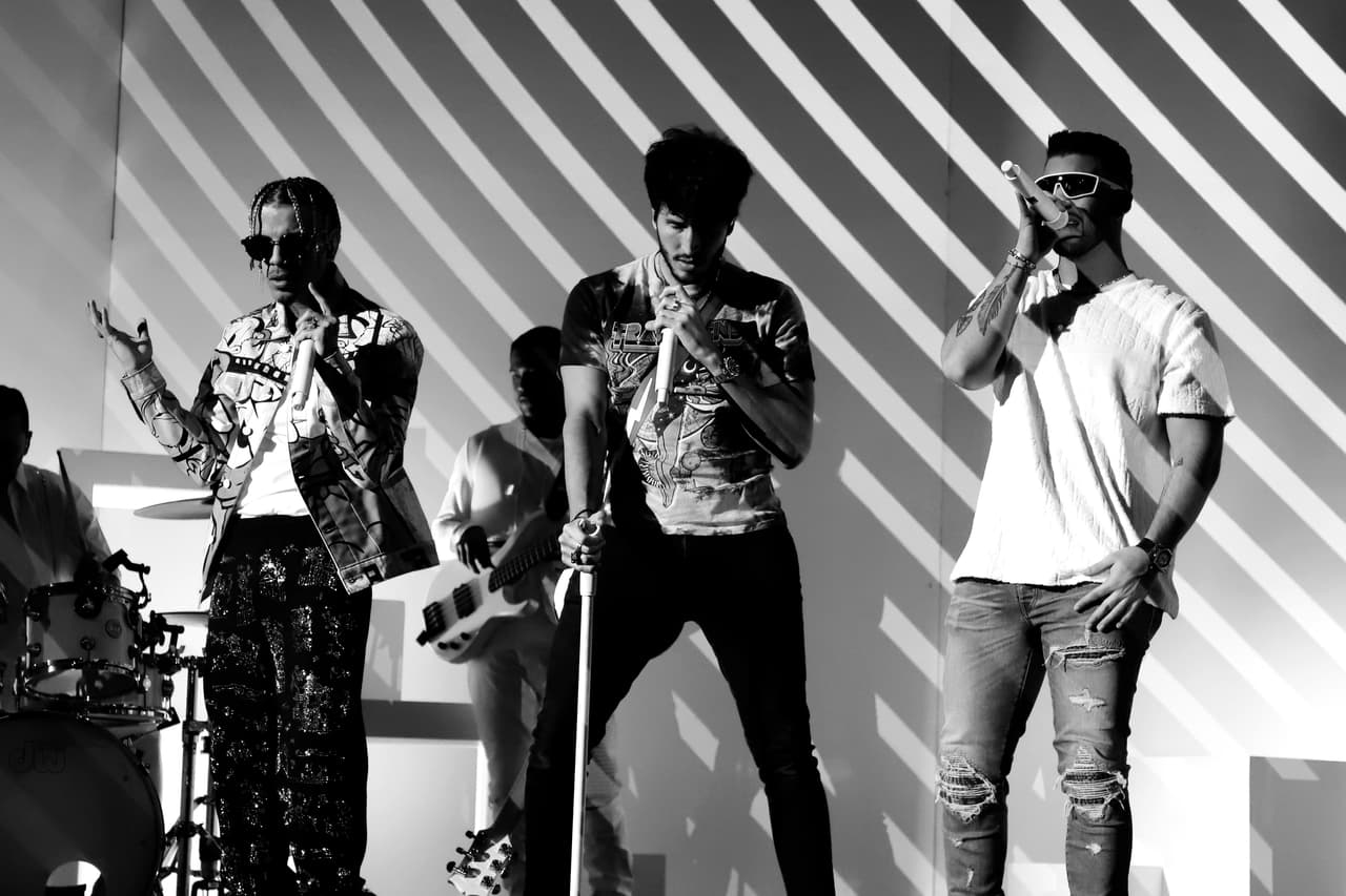 Sebastián, creador de éxitos como ‘Un Año‘ y ‘Oye‘, invitó a sus fans a que visiten el Instagram de Premio Lo Nuestro para saber más de su nuevo sencillo. "Vamos a cantarlo por primera vez este 20 de febrero en Premio Lo Nuestro y ese mismo día sale la canción y video en todas partes”, dijo.