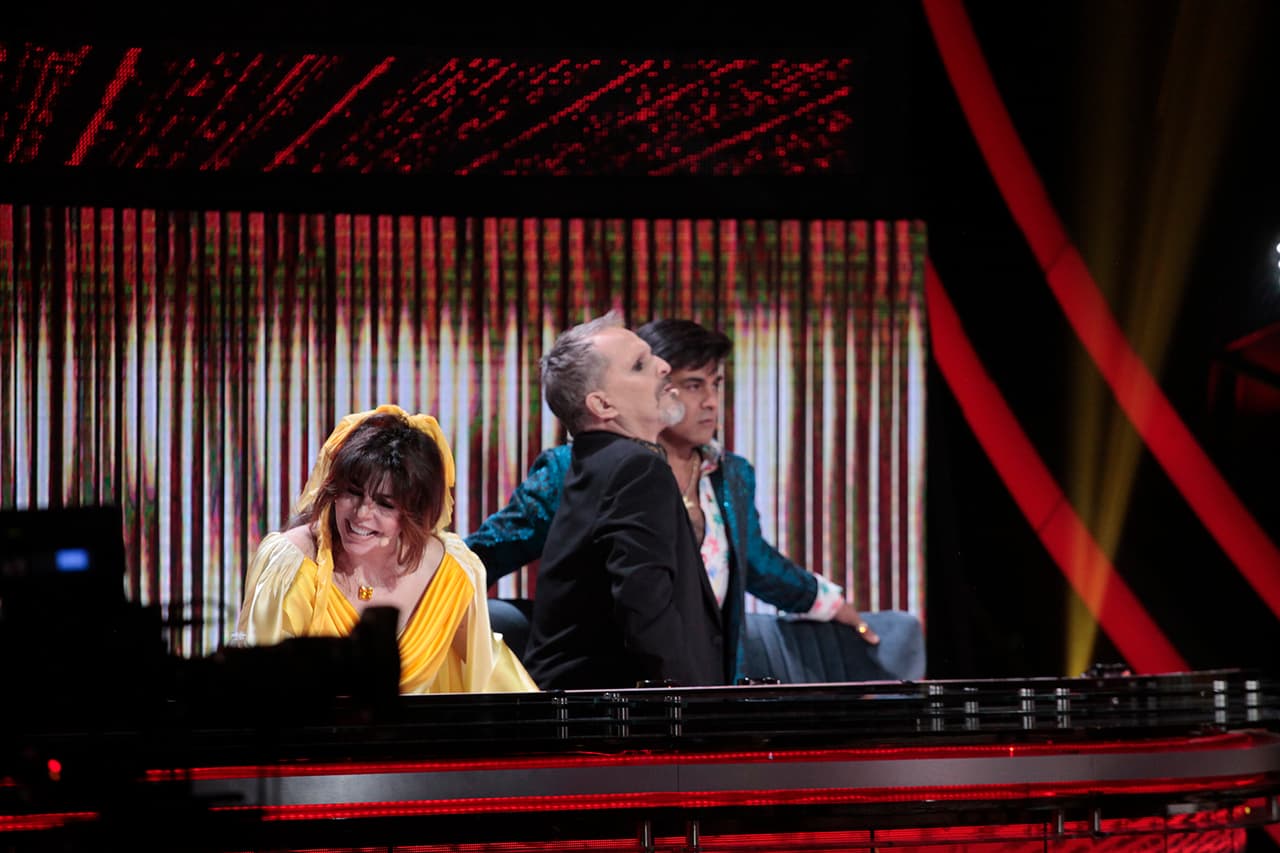 Miguel Bosé agregó: "Karol, sé dónde vives".