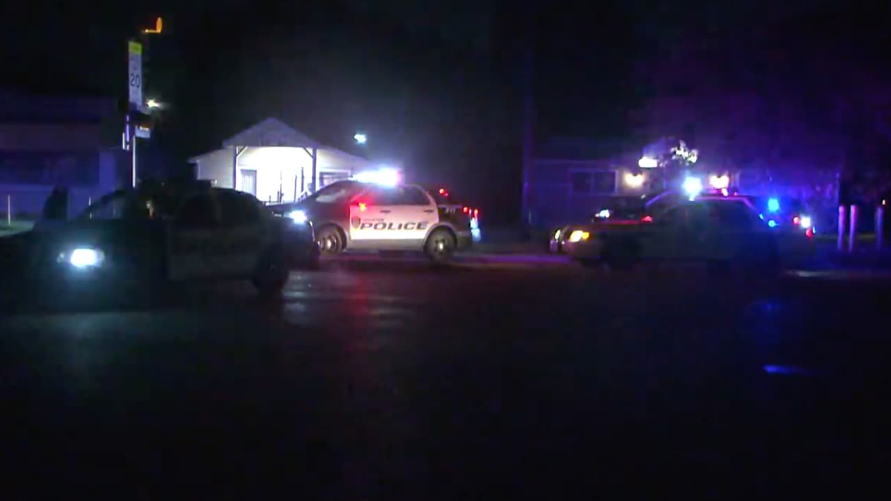 Se determinó que el hombre conducía bajo los efectos del alcohol, fue arrestado y enfrenta cargos de DUI.