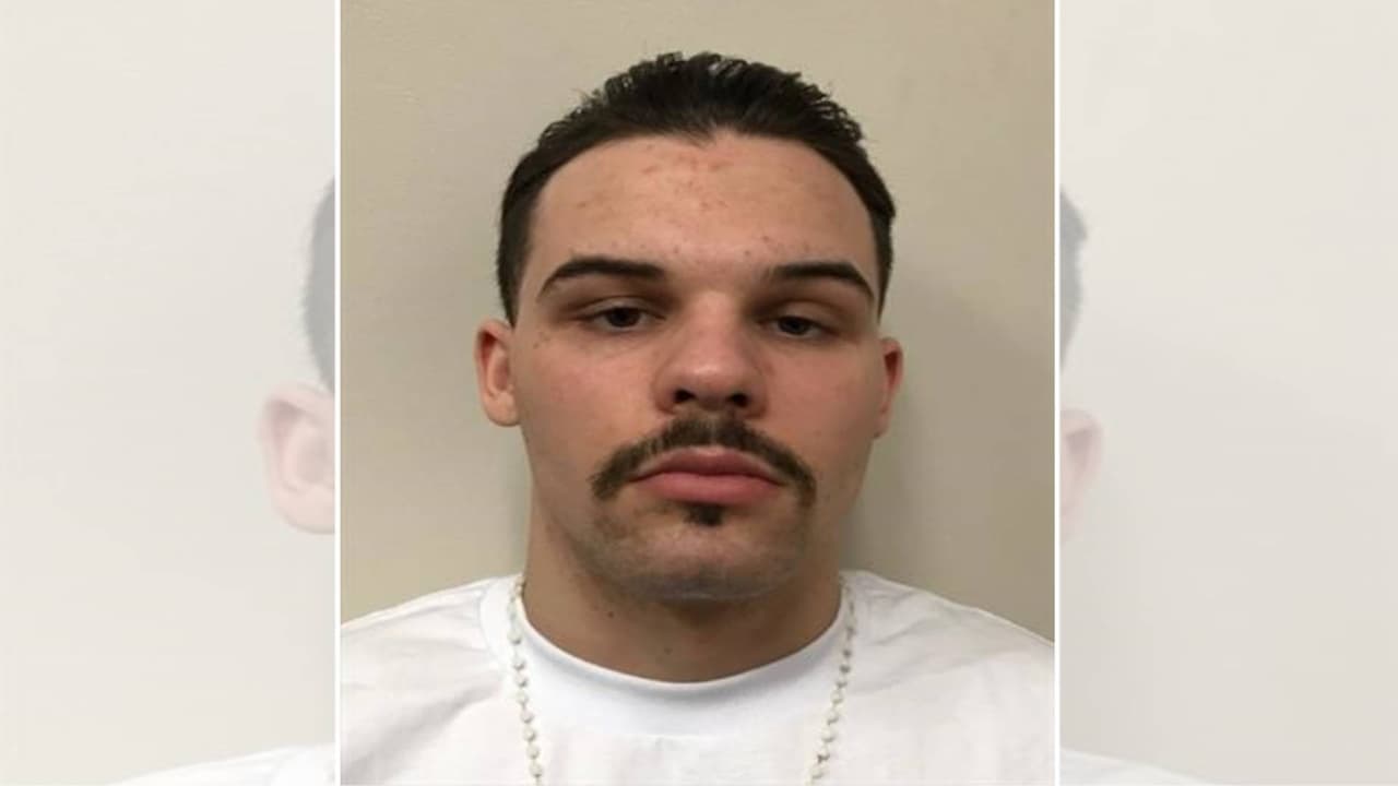 Capturan al adolescente acusado de asesinar a su madre a puñaladas en el condado de Orange