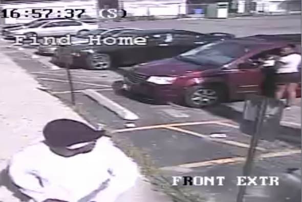 Buscan a dos sospechosos relacionados con el asesinato de empleado de tienda Family Dollar