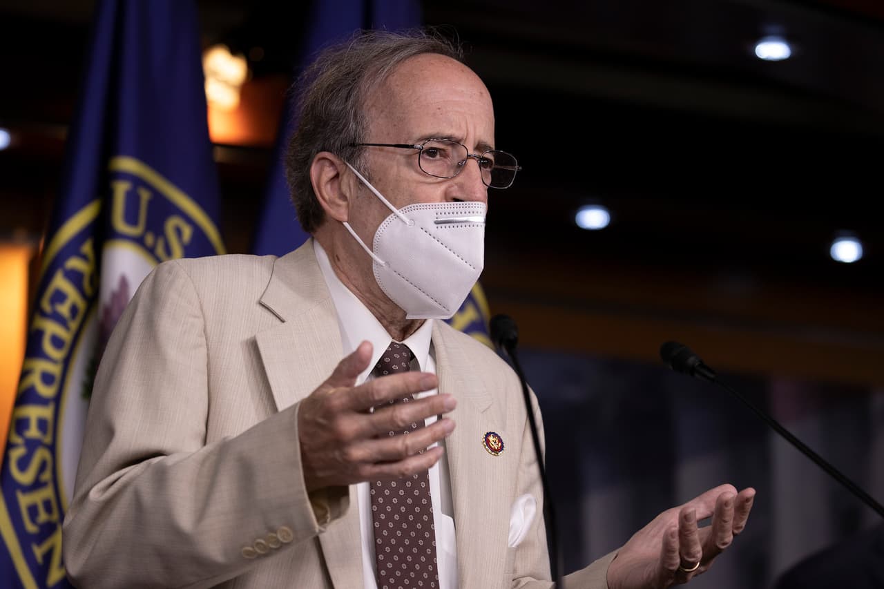 Eliot Engel es un político de carrera casi 32 años en la Casa de Representantes.