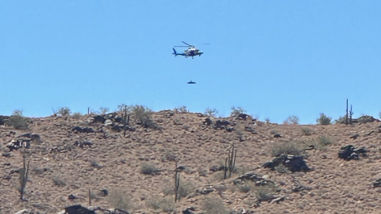 El Departamento de Bomberos de Phoenix rescató a un 
<b>joven autista de 22 años </b>del Mormon Trail esta mañana en South Mountain después de que sufrió 
<b>agotamiento por calor</b> mientras caminaba.