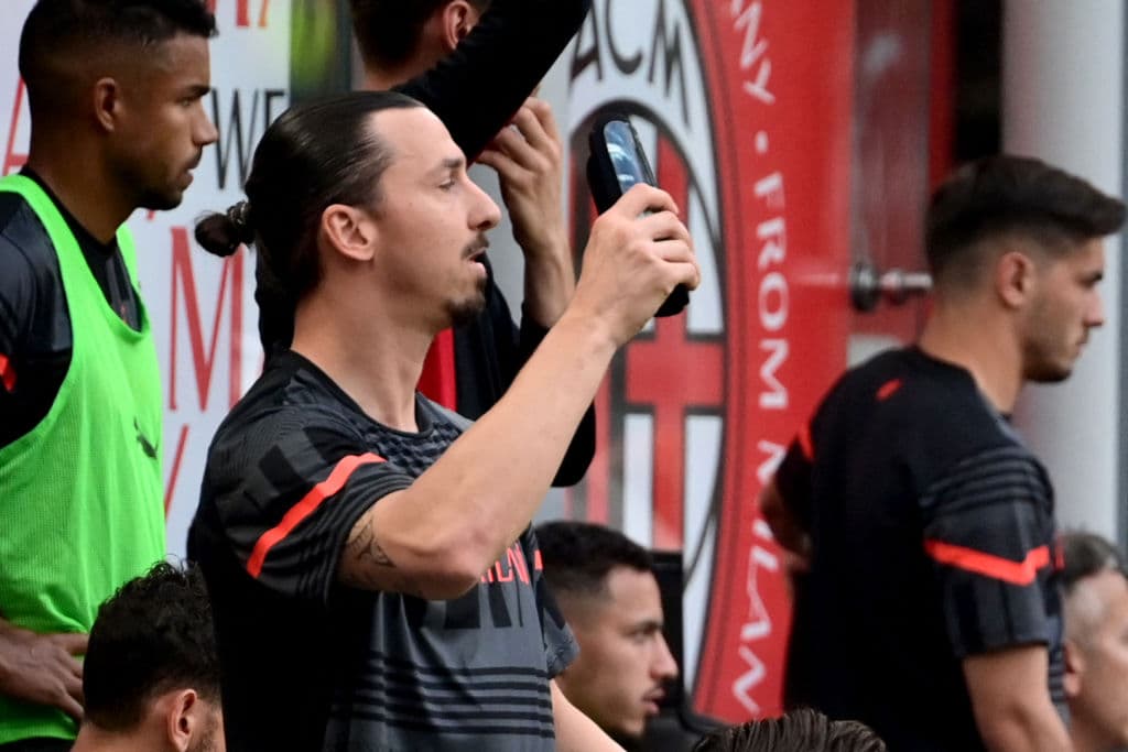 El Milan logró un importante victoria por 2-0 sobre el Atalanta y quedó muy cerca de conseguir el título de la Serie A de italia. Los goles en el segundo tiempo de Rafael Leao y de Theo Hernández, este último de gran factura, dejaron a los milanistas a un triunfo en la última jornada de coronarse campeones.