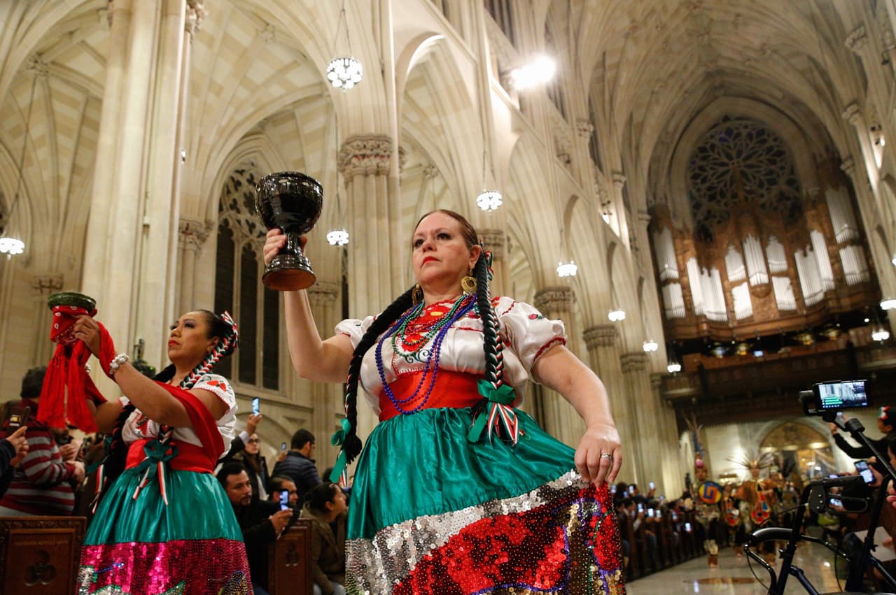 Cada año frente al altar de la basílica rezan unas 20 millones de personas en diferentes jornadas.