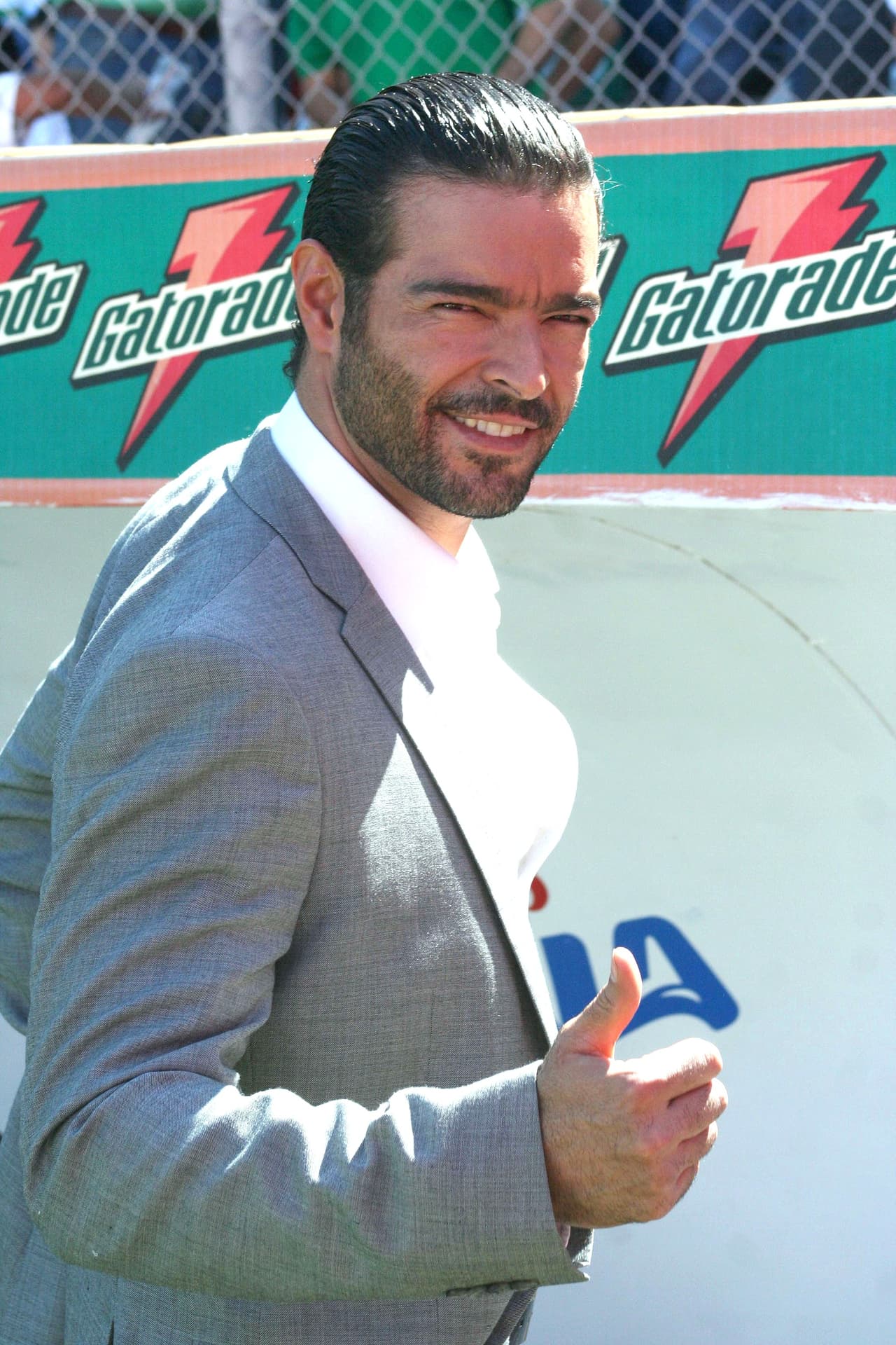 Los inicios de 
<a href="http://www.univision.com/temas/pablo-montero"><b>Pablo Montero</b> </a>en las telenovelas fueron en el año 1995 dentro de 
<i>Lazos de amor</i>, seguida de 
<i>Vivo por Elena</i> y 
<i>Nunca te olvidaré</i>.