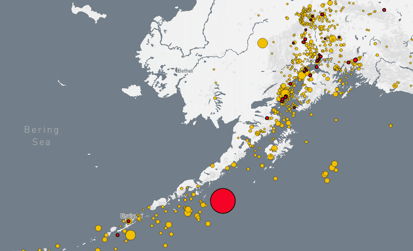 Sismo de magnitud 7.8 sacude la costa de Alaska y genera una alerta de tsunami que luego fue cancelada