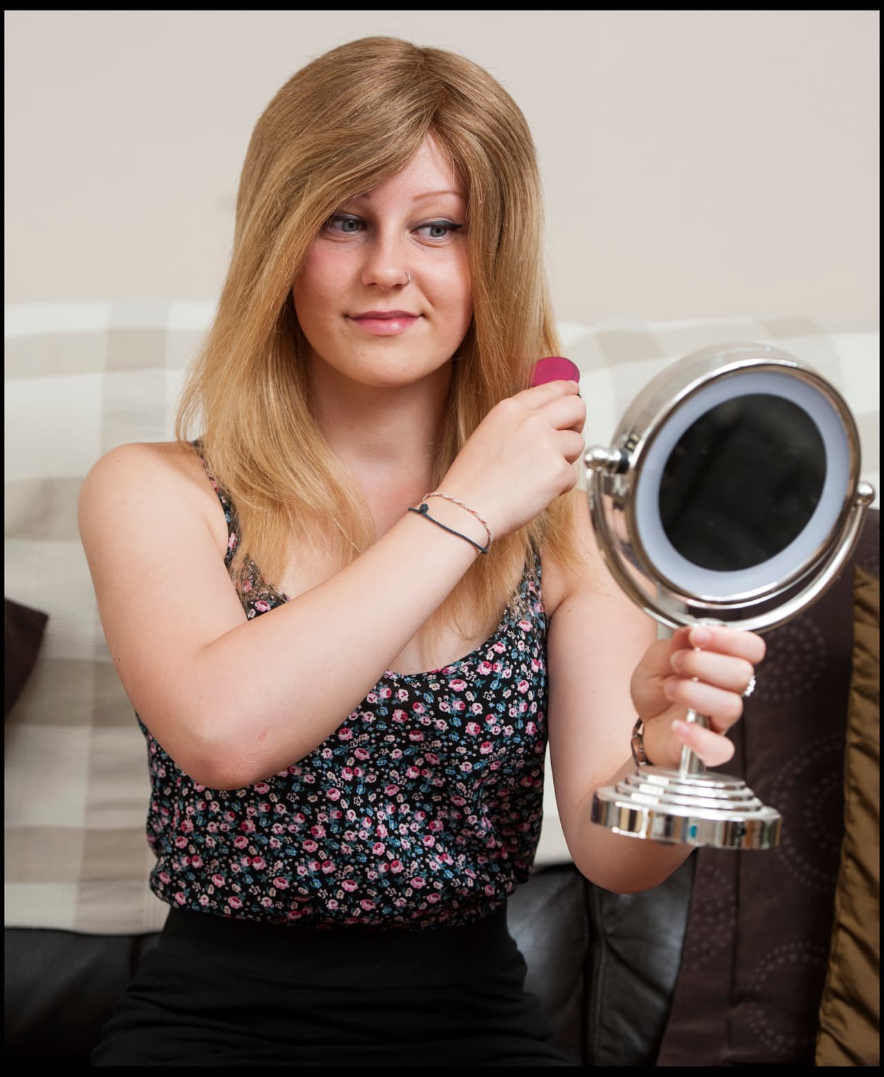 Por eso Jo removió su cabellera para darle las gracias por todo a su hija.