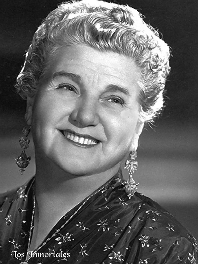 No todos los famosos que han perdido sus dientes lo han hecho por accidentes. Tal es el caso de la actriz mexico-española Sara García, quien quería obtener el papel de una abuelita en la película 'Allá en el trópico', de 1940.