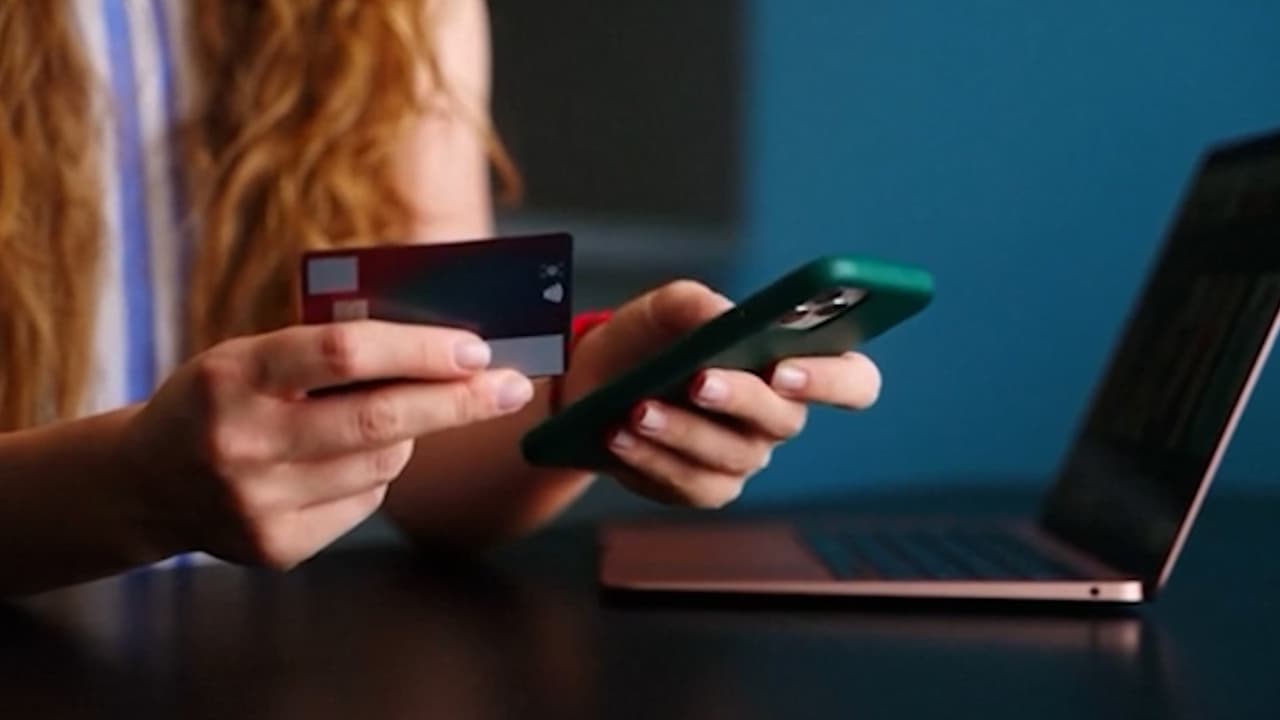 "No es justo": El FBI advierte de estafas en línea en esta época, mira cómo puedes protegerte